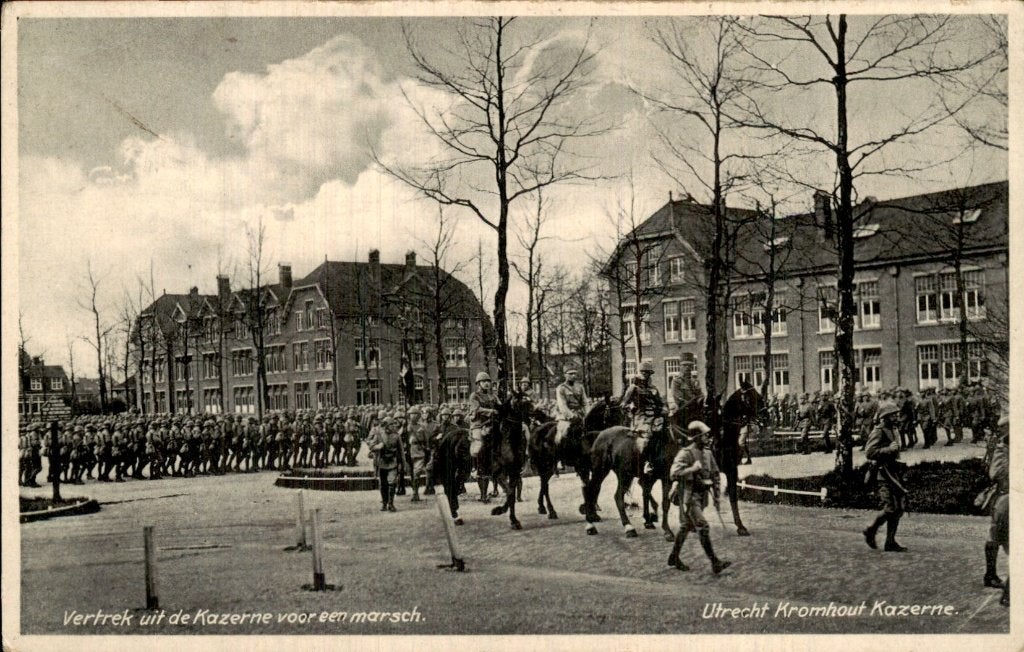 Utrecht - Kromhout Kazerne - Vertrek voor een mars, Ophalen of Verzenden, 1920 tot 1940, Gelopen, Utrecht