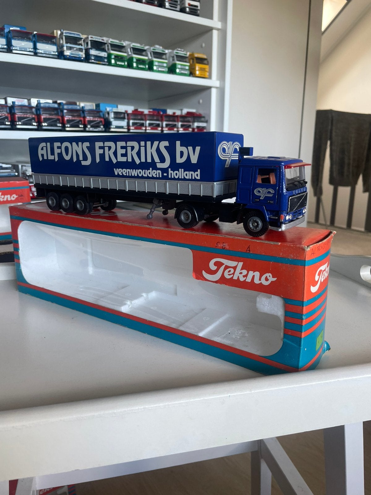 Volvo F10 Alfons Freriks bv, Hobby en Vrije tijd, Ophalen of Verzenden, Zo goed als nieuw, Bus of Vrachtwagen, Tekno