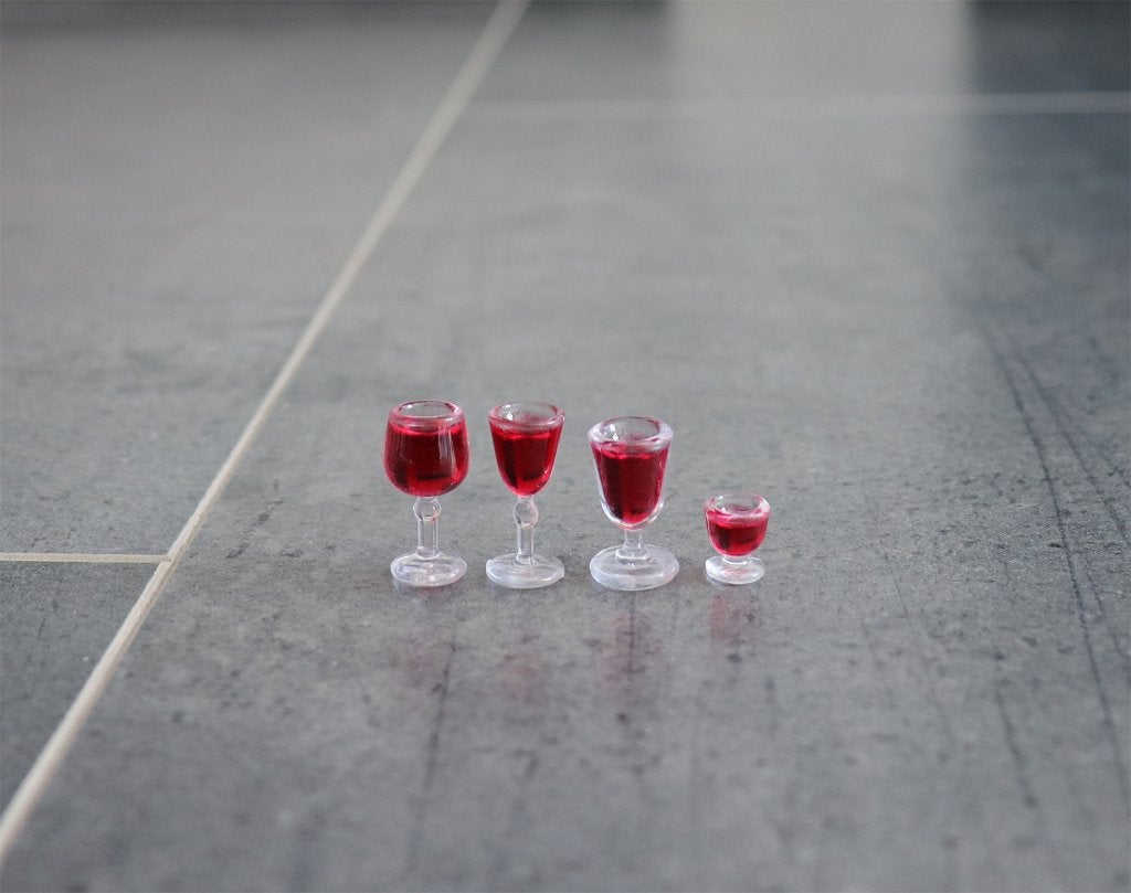 Wijn glazen wijnglas rood glaasje miniatuur nieuw 1:12 -4st, Ophalen of Verzenden, Nieuw, Decoratie