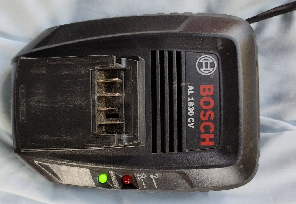 Oplader Bosch strimmer., Ophalen of Verzenden, Gebruikt