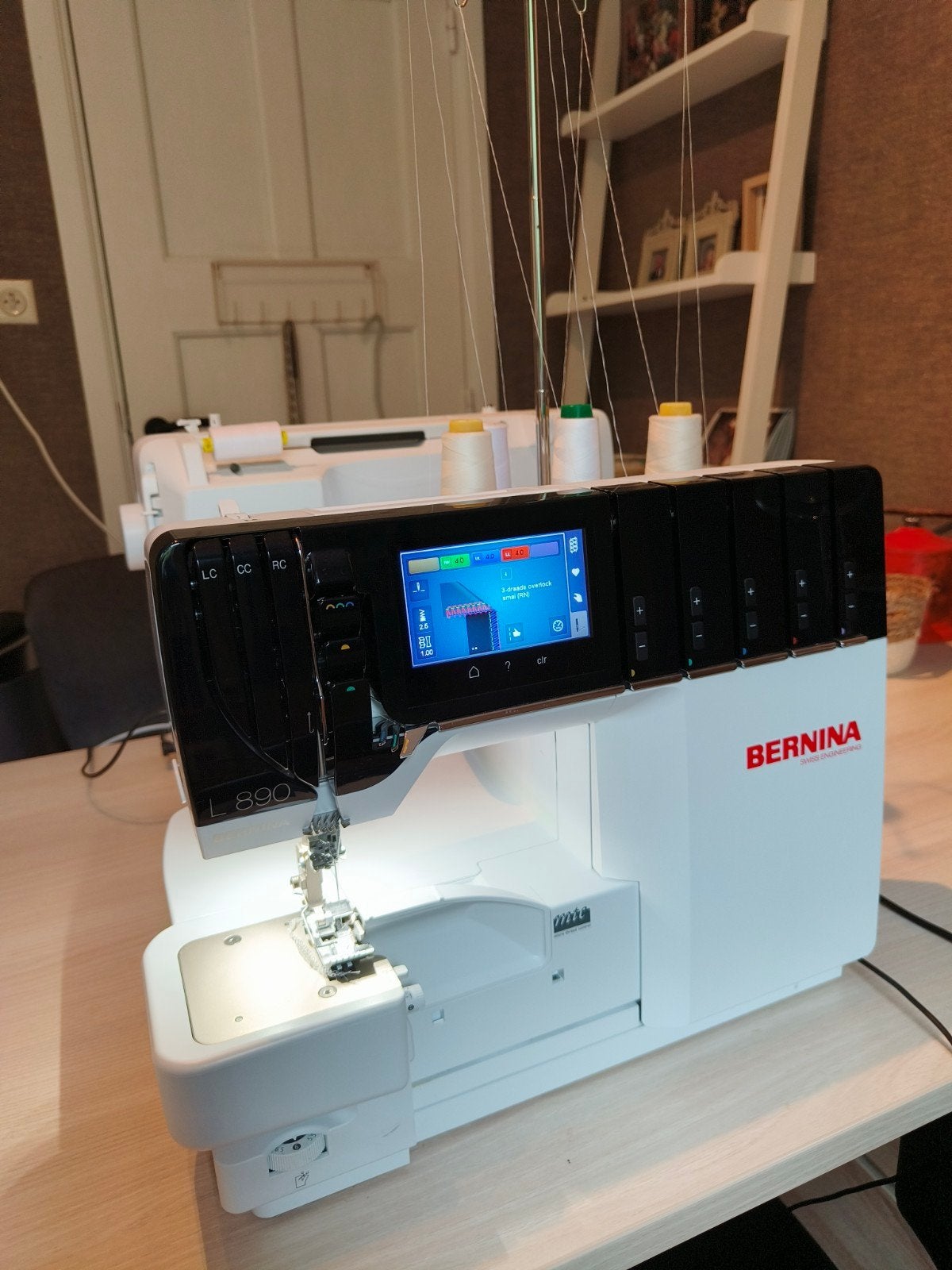 Bernina L 890 Lockmachine - Zo goed als nieuw, Ophalen, Zo goed als nieuw, Lockmachine, Bernina