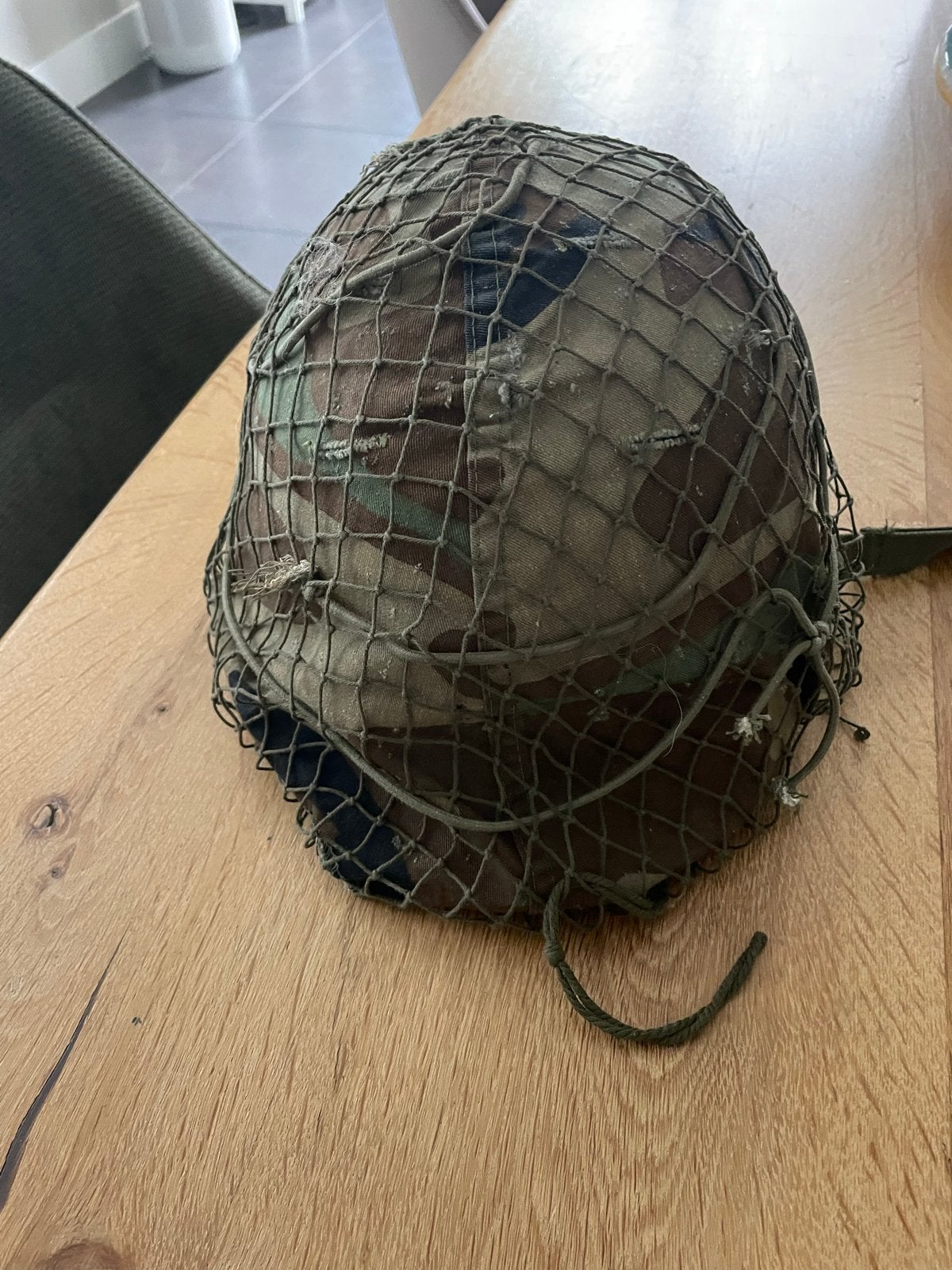 Militair helm met camouflage net, Ophalen, Landmacht, Overige gebieden, Helm of Baret