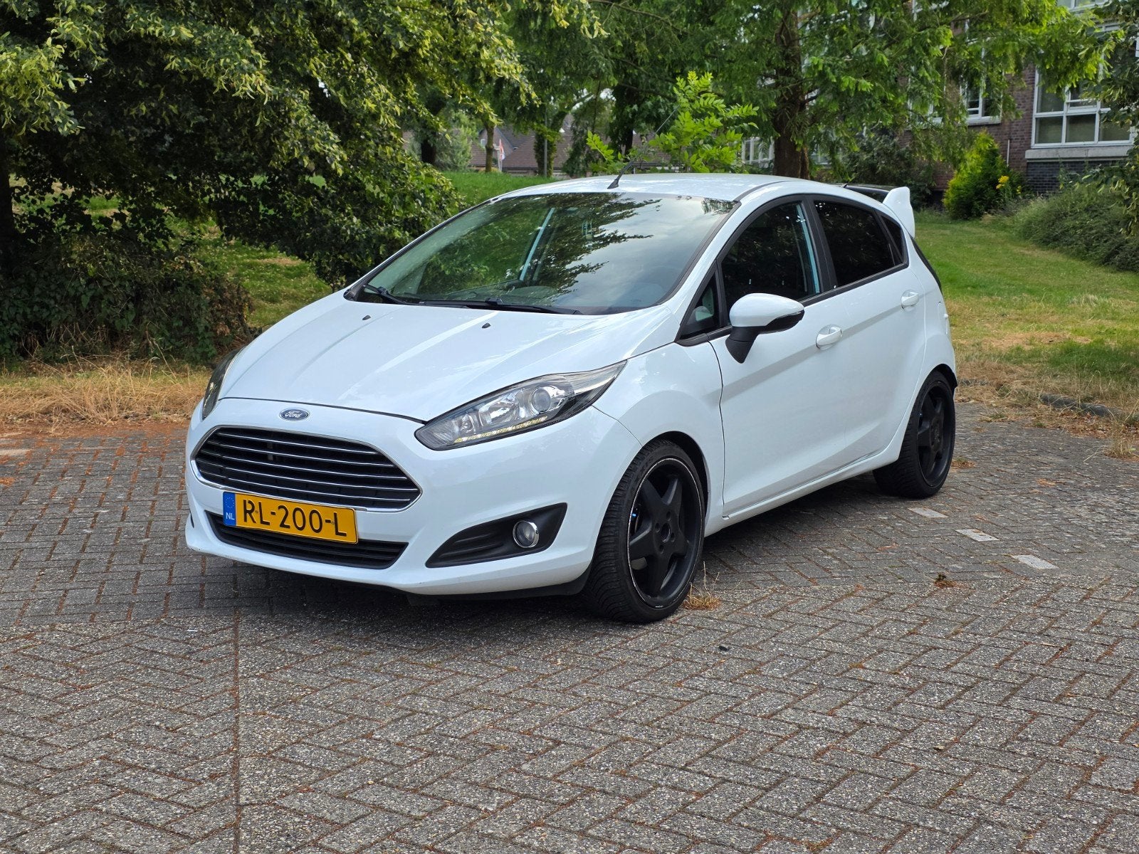 Ford Fiësta 1.0 84PK 5D 2013 Wit, Auto's, Voorwielaandrijving, Stof, 40 €/maand, 525 kg