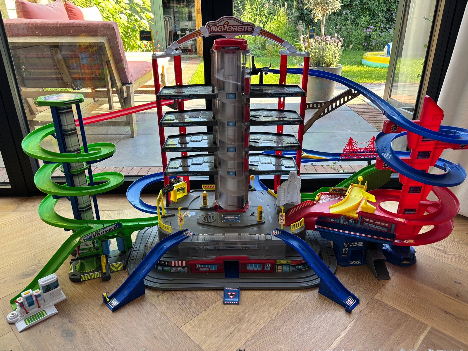 Majorette Super City garage, Kinderen en Baby's, Speelgoed | Racebanen, Ophalen of Verzenden, Zo goed als nieuw, Elektrisch, Overige merken