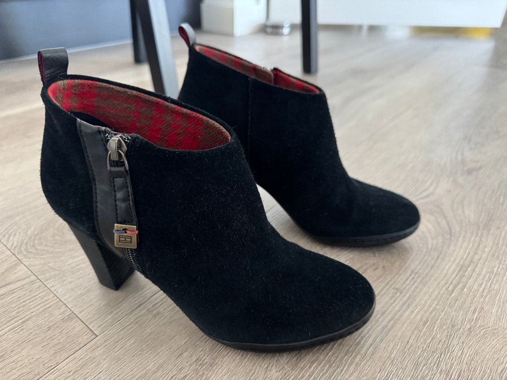 Tommy Hilfiger Enkellaarsjes laars laarsjes maat 38 hak 8cm, Kleding | Dames, Schoenen, Zwart, Lage of Enkellaarzen, Ophalen of Verzenden