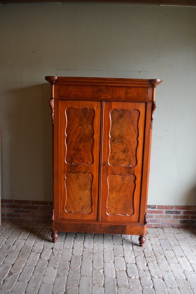 Prachtige antieke mahonie biedermeier meidenkast.