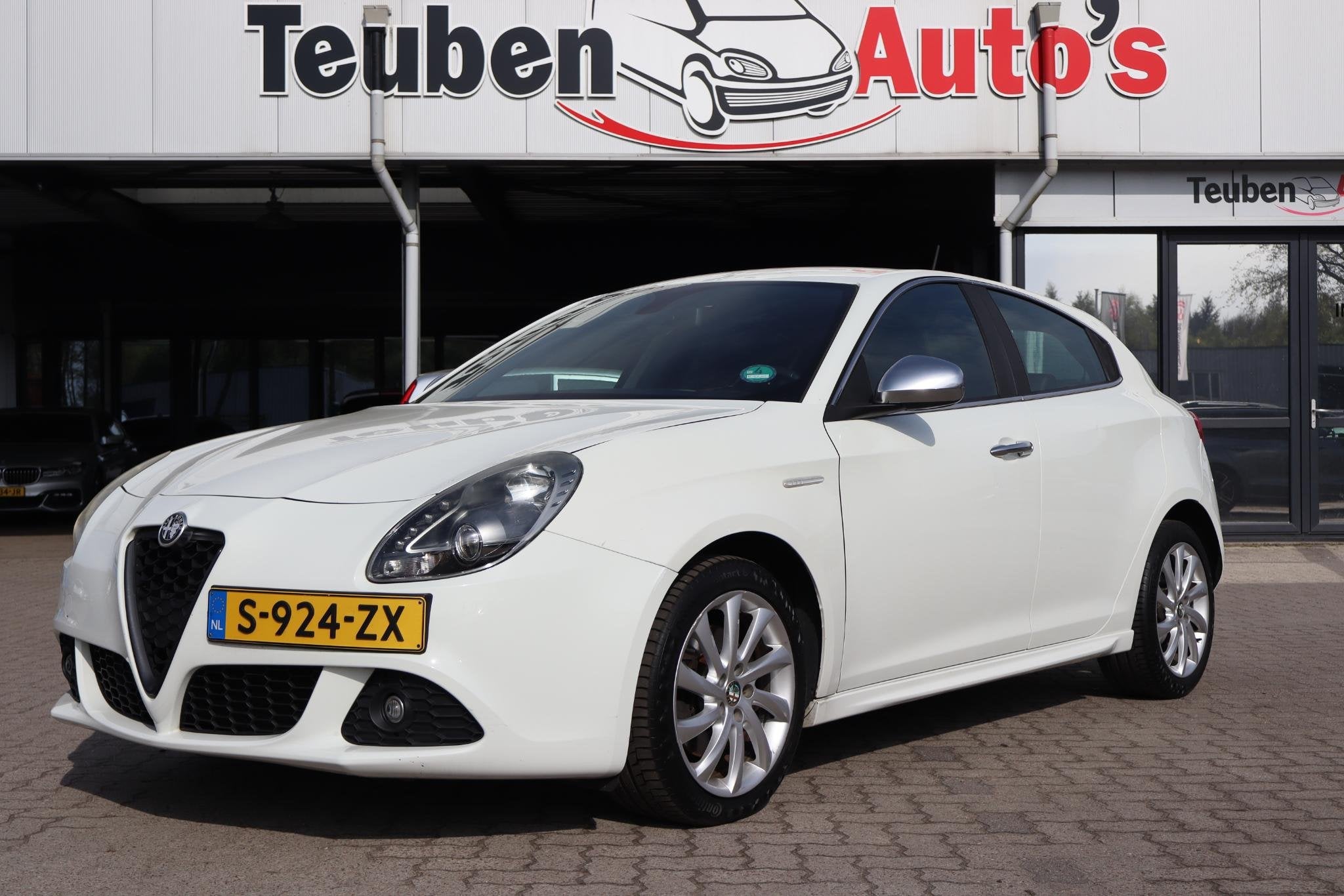Alfa Romeo Giulietta 1.4 T Business | Automaat | Stoelverwar, Euro 5, 4 cilinders, Wit, Leder