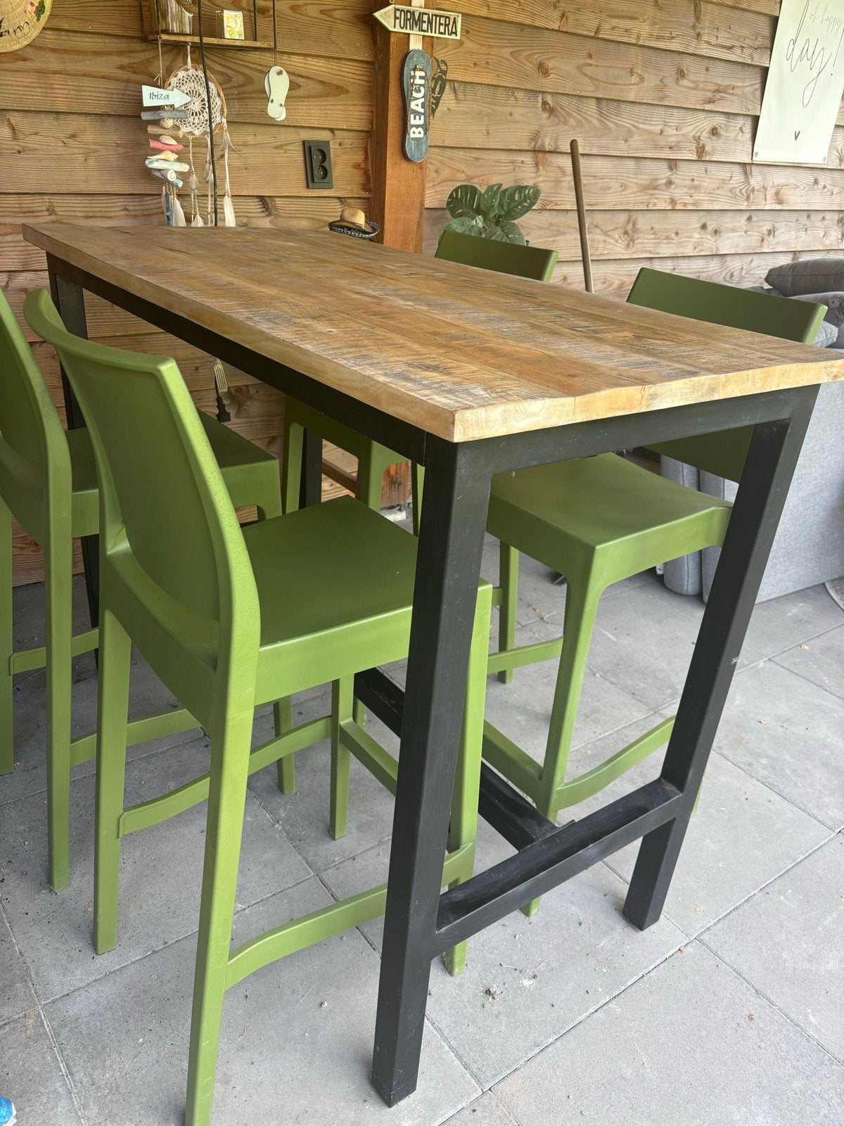 Hoge (bar) tafel met 4 groene barkrukken, Ophalen, Gebruikt