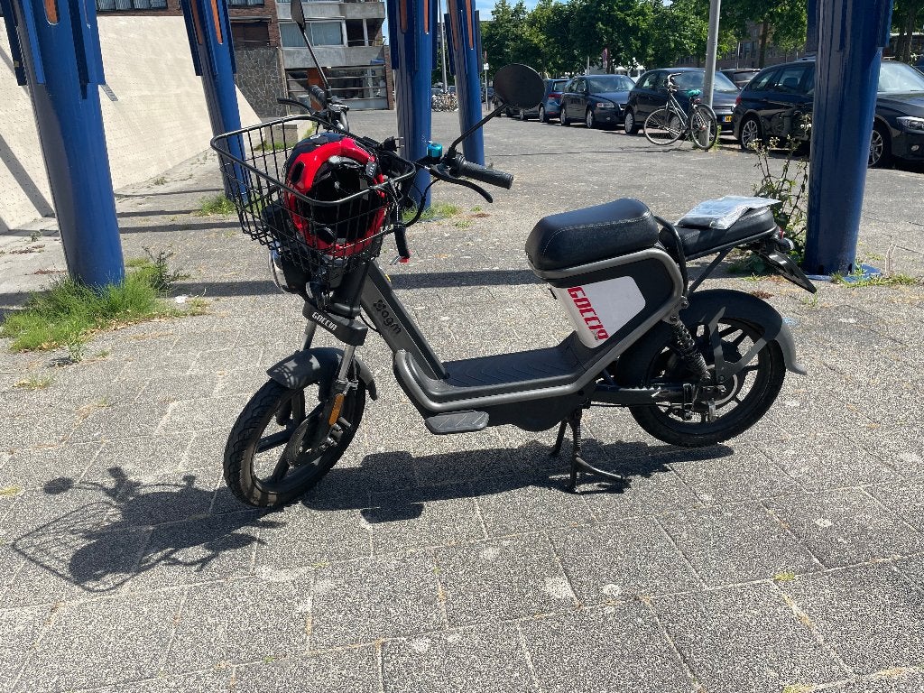 AGM snorfiets moet weg alleen vandaag 300, Gebruikt, Elektrisch, Ophalen, Overige merken