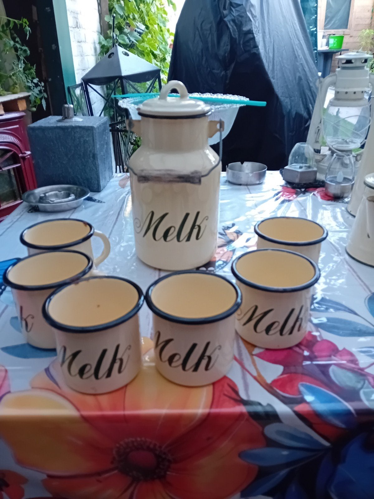 Geëmailleerd melkbusje met 6 melkbekers, Ophalen of Verzenden