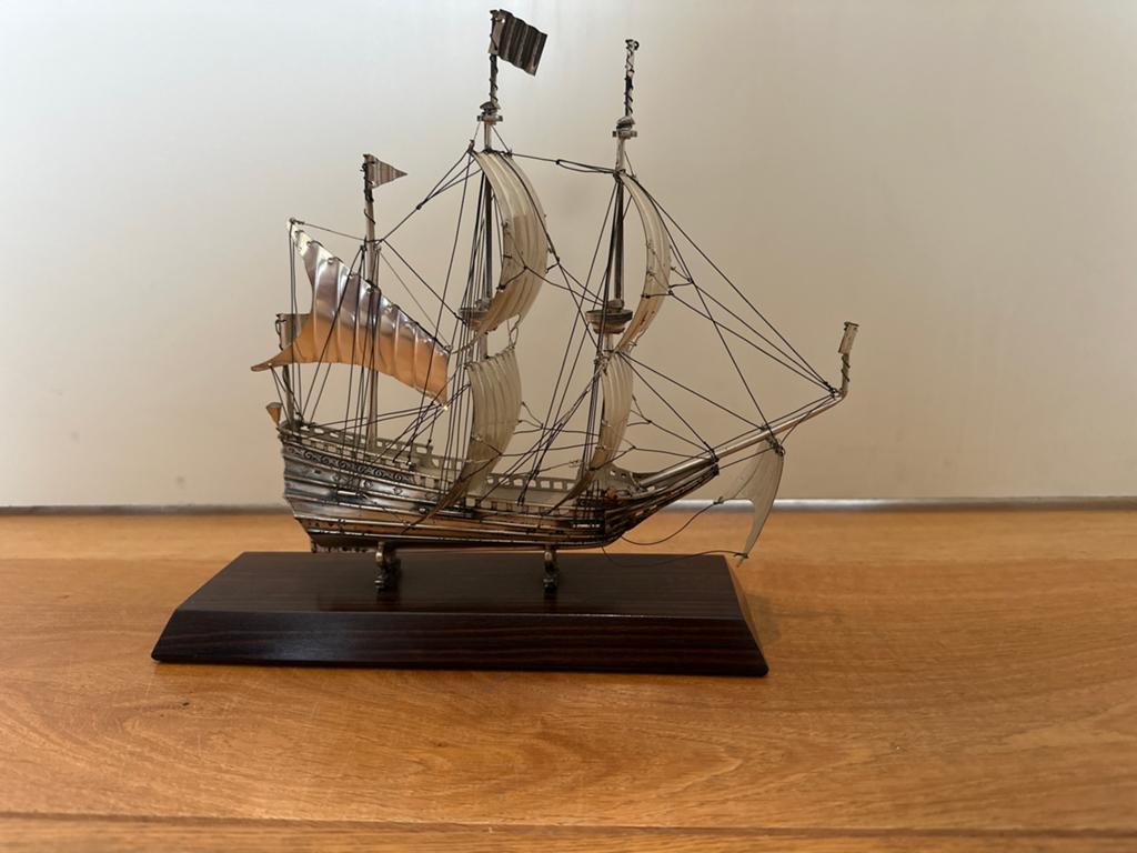 ≥ Zilveren scheepsmodel op houten voet, 835/1000 zilver — Modelbouw ...