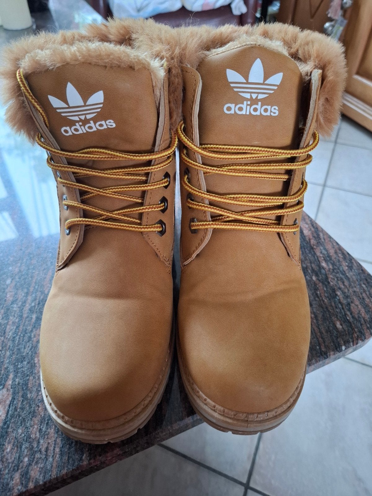 Adidas Winterlaarzen/Boots met Bont - Maat 37, Ophalen, Bruin, Adidas, Lage of Enkellaarzen