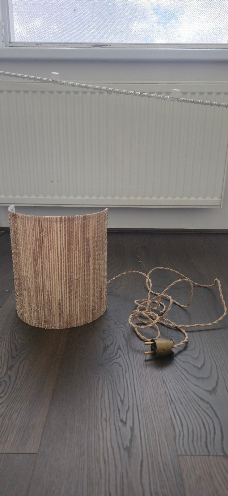 Rotan wandlamp met gouden stekker en E27 fitting, Met snoer/stekker, Gebruikt, Bruin, Natuurlijk materiaal