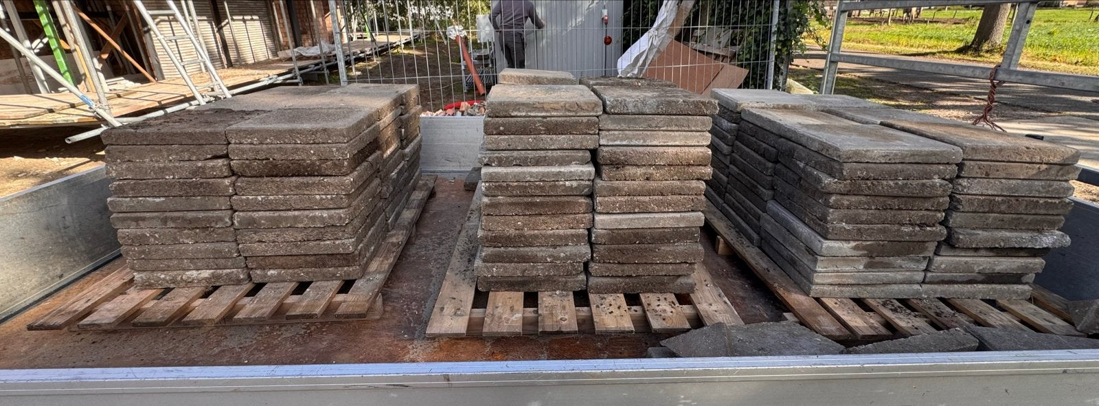 Gratis afhalen: 180 gebruikte stoeptegels, Ophalen, Gebruikt, 10 m² of meer, Beton