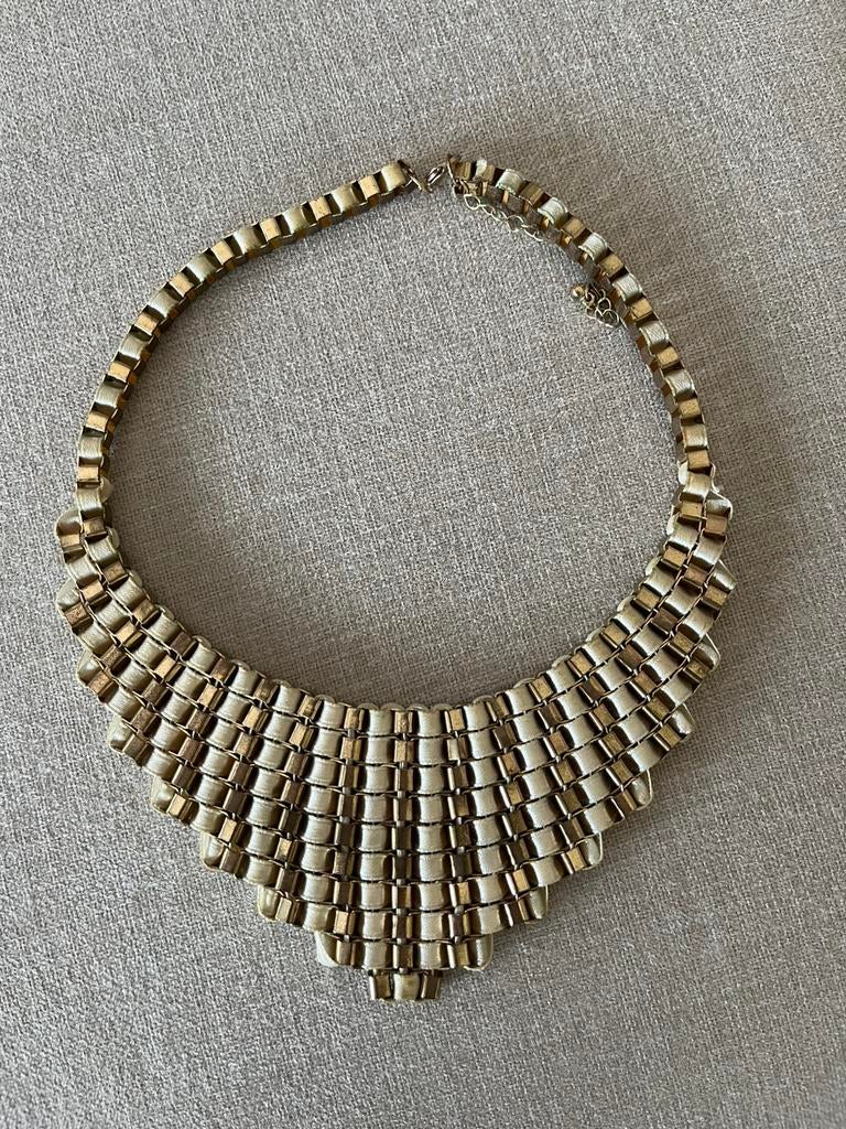Goud en ivoor kleurige hals ketting (kort), Sieraden, Tassen en Uiterlijk, Ophalen, Zo goed als nieuw, Goud