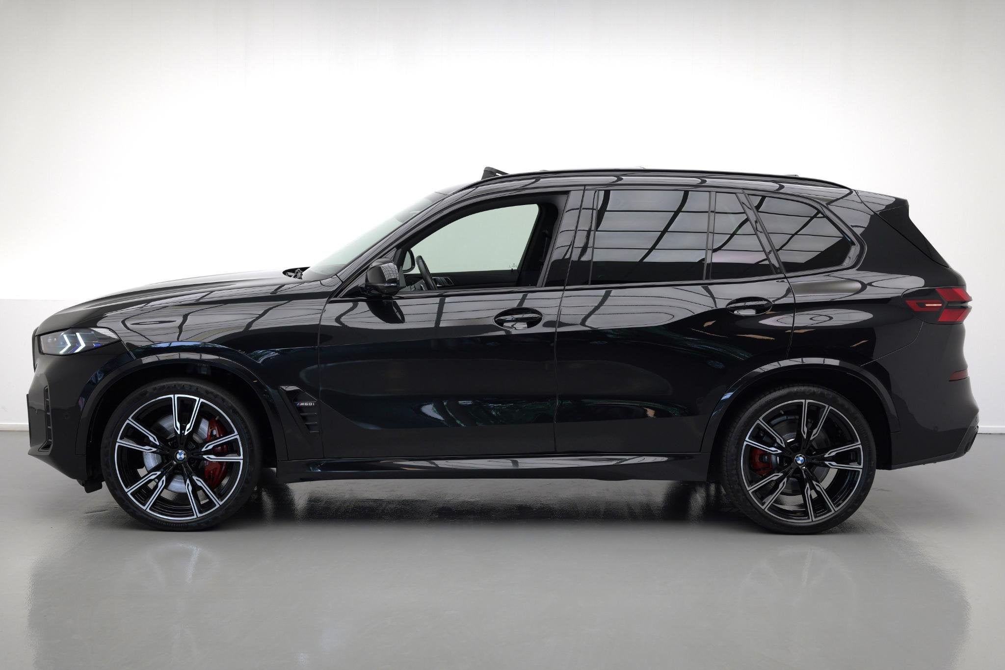 BMW X5 M60i xDrive |Pano|SkyLounge|Carbon|Massage|, Automaat, Gebruikt, 4395 cc, Alcantara