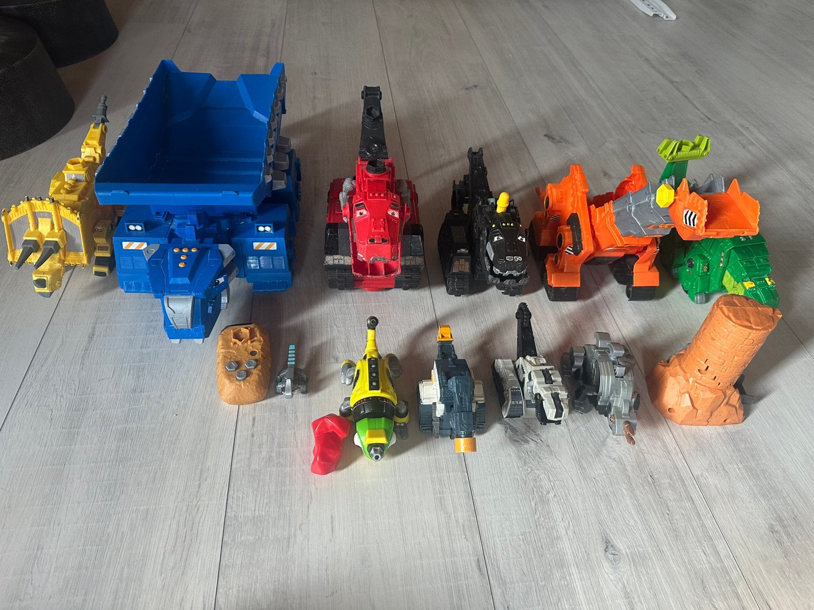 Dinotrux, Ophalen, Gebruikt