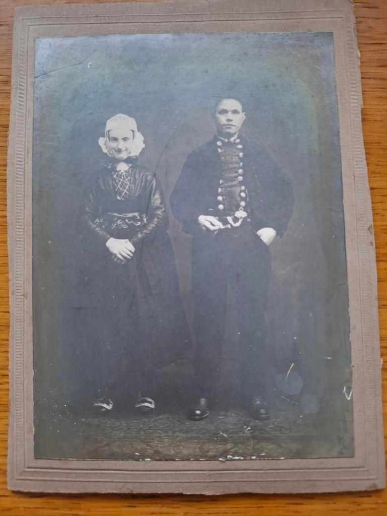 Ca 100 jaar oude foto echtpaar Staphorst fotografie, Ophalen of Verzenden