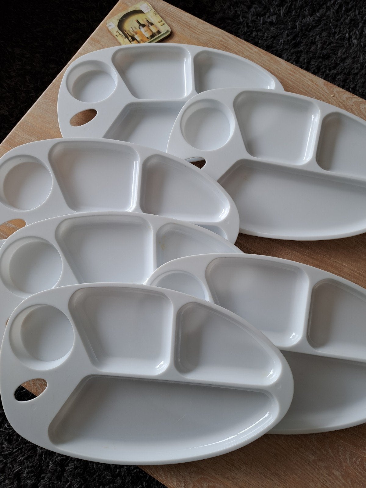 Set van 6 witte ( BBQ) borden kunststof  met vakken, Kunststof, Ophalen of Verzenden, Zo goed als nieuw, Bord(en)