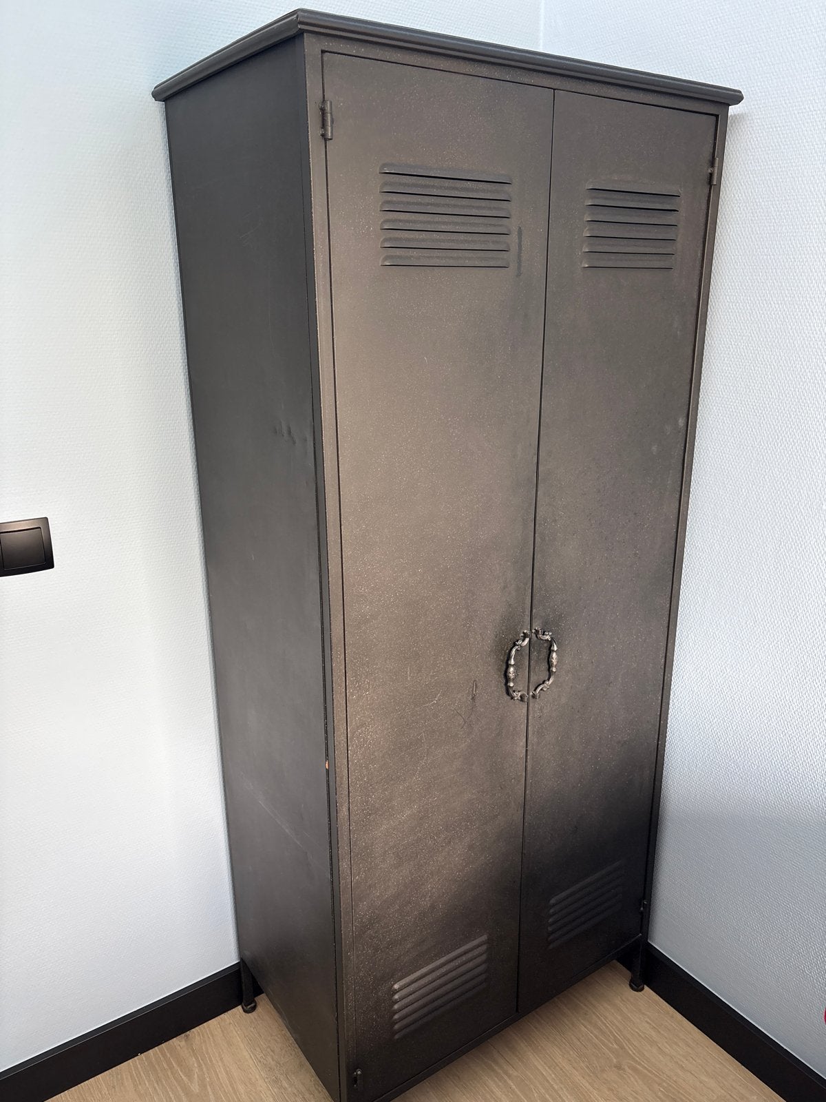 Zwarte metalen kast met planken - 167x73x46 cm, Ophalen, Gebruikt, 50 tot 100 cm, Metaal