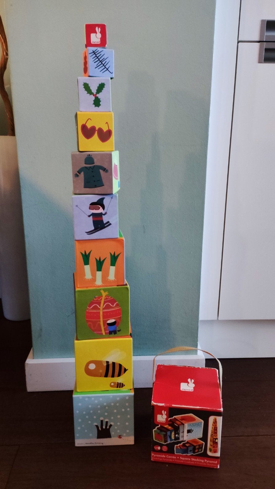 Blokkenpyramide van kartonnen blokken, Ophalen of Verzenden