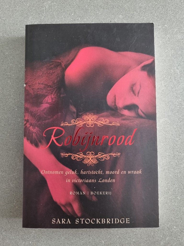 Robijnrood - Sara Stockbridge (Roman), Gelezen, Sara Stockbridge, Ophalen of Verzenden, Nederland