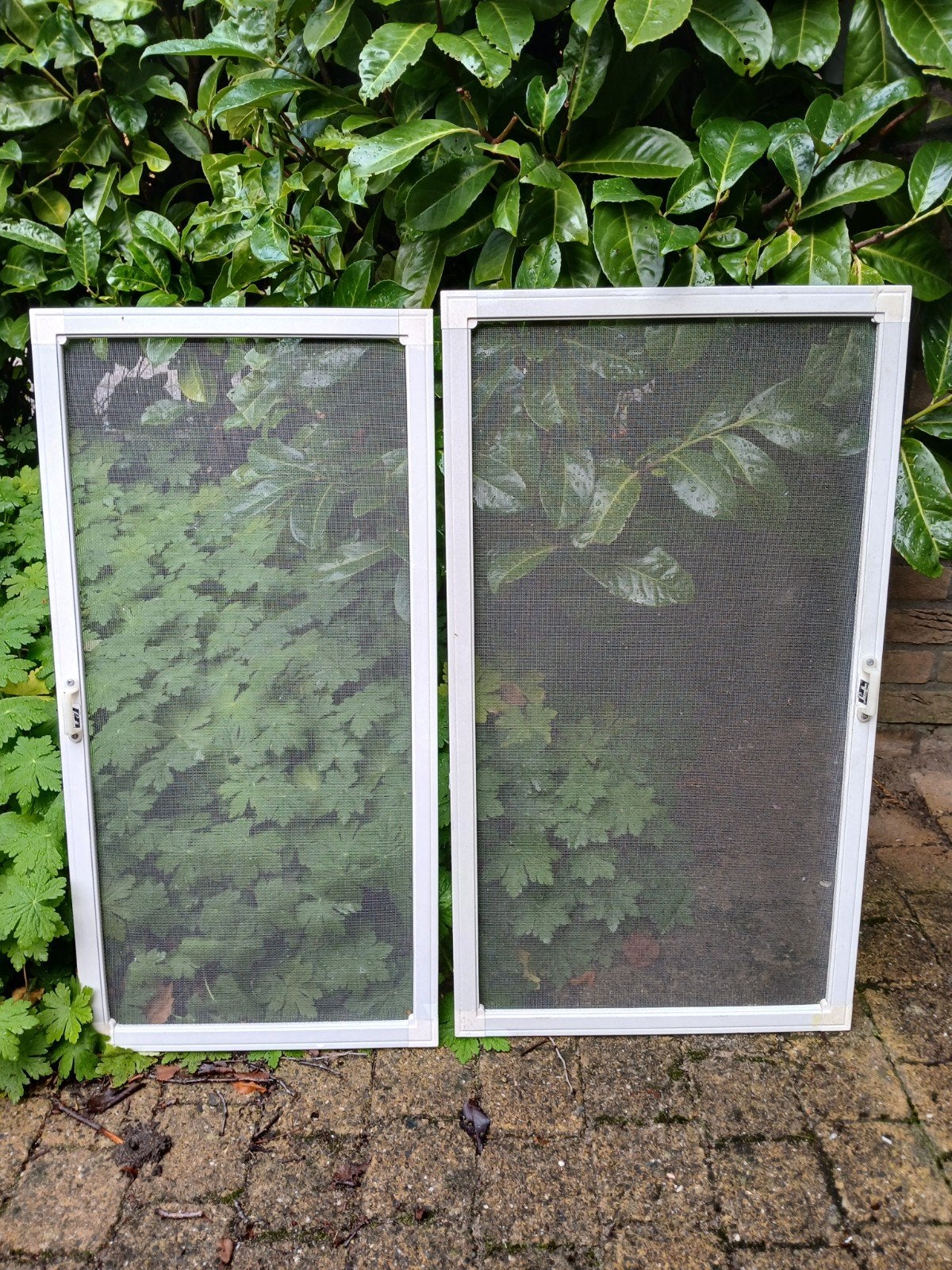 Twee Luxaflex inklem/inzet horretjes met handvatten, Ophalen of Verzenden, Minder dan 200 cm