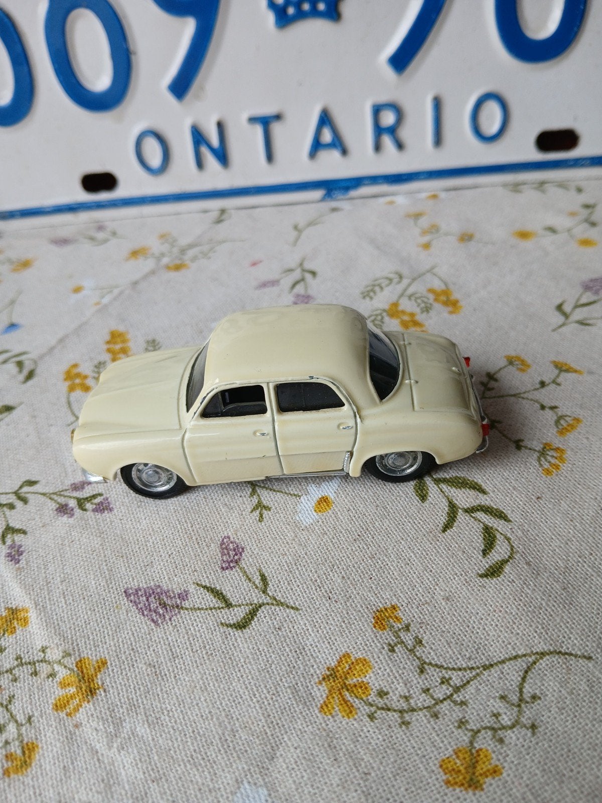 Renault Dauphine.  Solido 1:43, Ophalen of Verzenden, Zo goed als nieuw, Auto, Solido