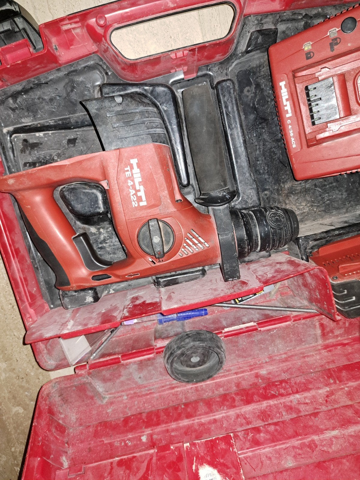 Hilti TE 4-A22 Boorhamer met Accu en Lader in Koffer, Boor- en/of Breekhamer, Ophalen of Verzenden, Klopboormechanisme, Gebruikt