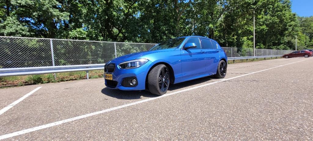BMW 1-Serie 118i 136pk 2020 M-sportpakket, Auto's, BMW, Skiluik, Blauw, Leder, 650 kg