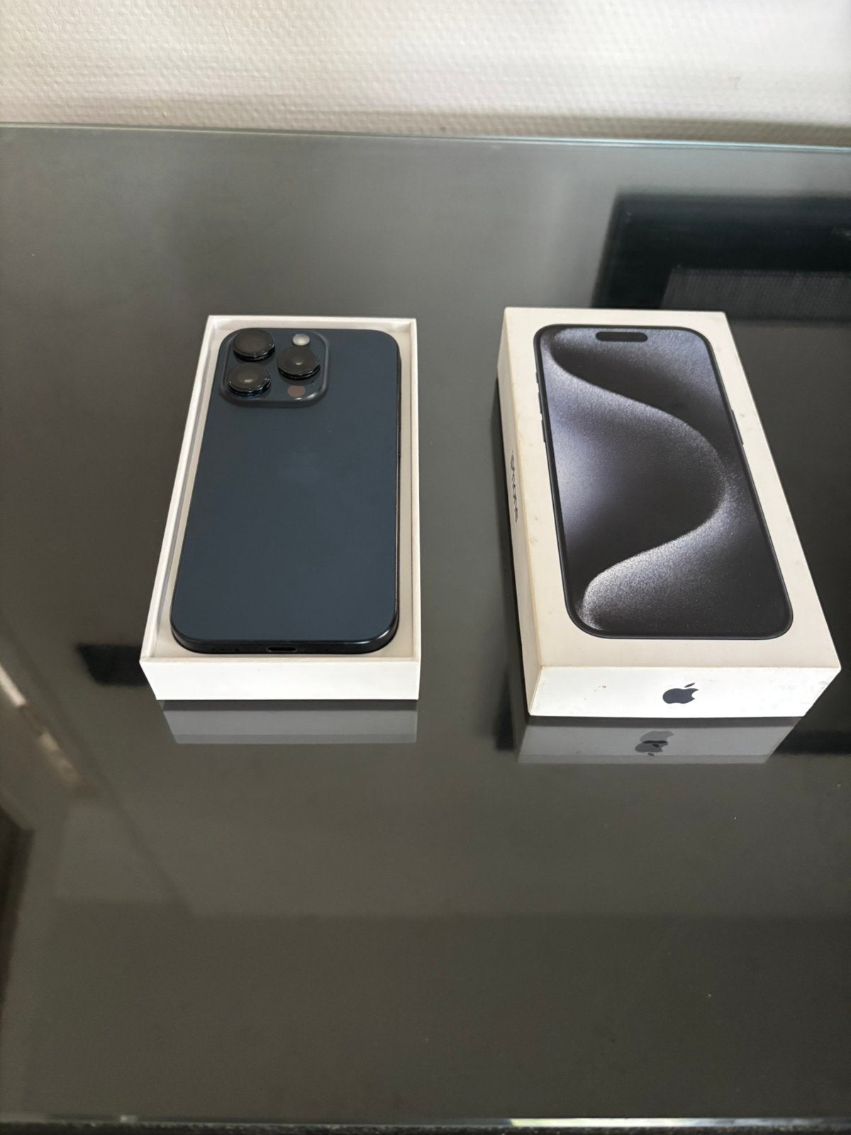 Iphone 15 pro, Telecommunicatie, Mobiele telefoons | Apple iPhone, Ophalen, 128 GB, Zwart, Zo goed als nieuw