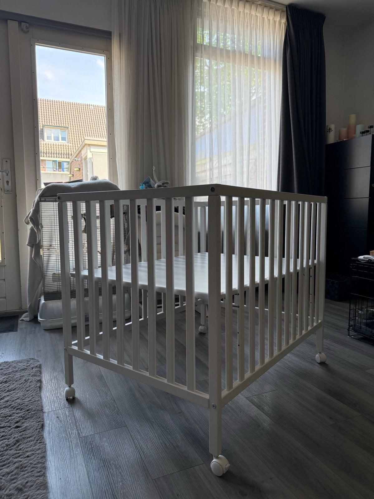 Witte babybox met wieltjes en rem, Kinderen en Baby's, Ophalen, Gebruikt