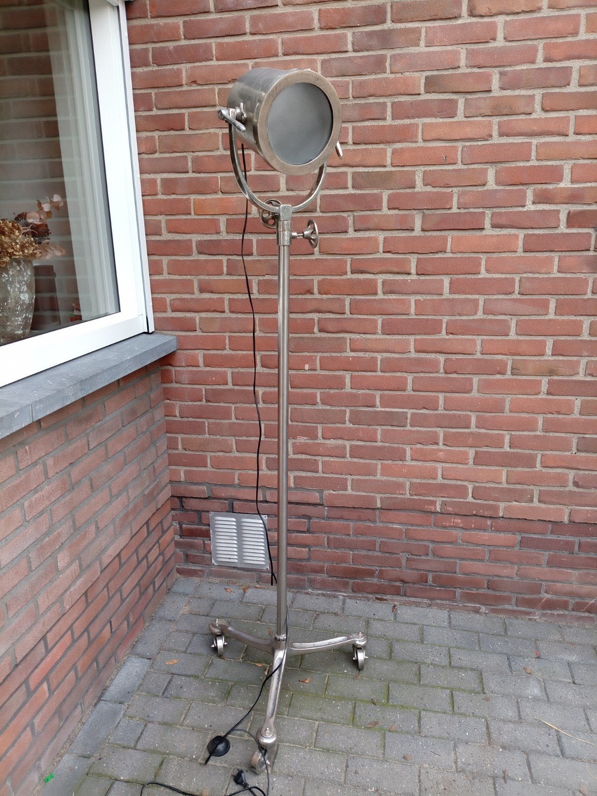 lamp industrieel, Ophalen, Zo goed als nieuw, Korf of Paal