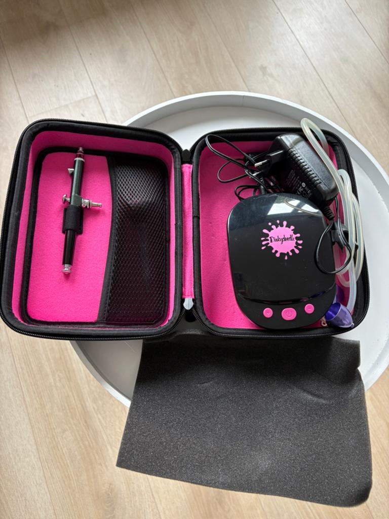 Dinky doodle airbrush set, Ophalen of Verzenden, Zo goed als nieuw, Taarten of Cupcakes, Versiering