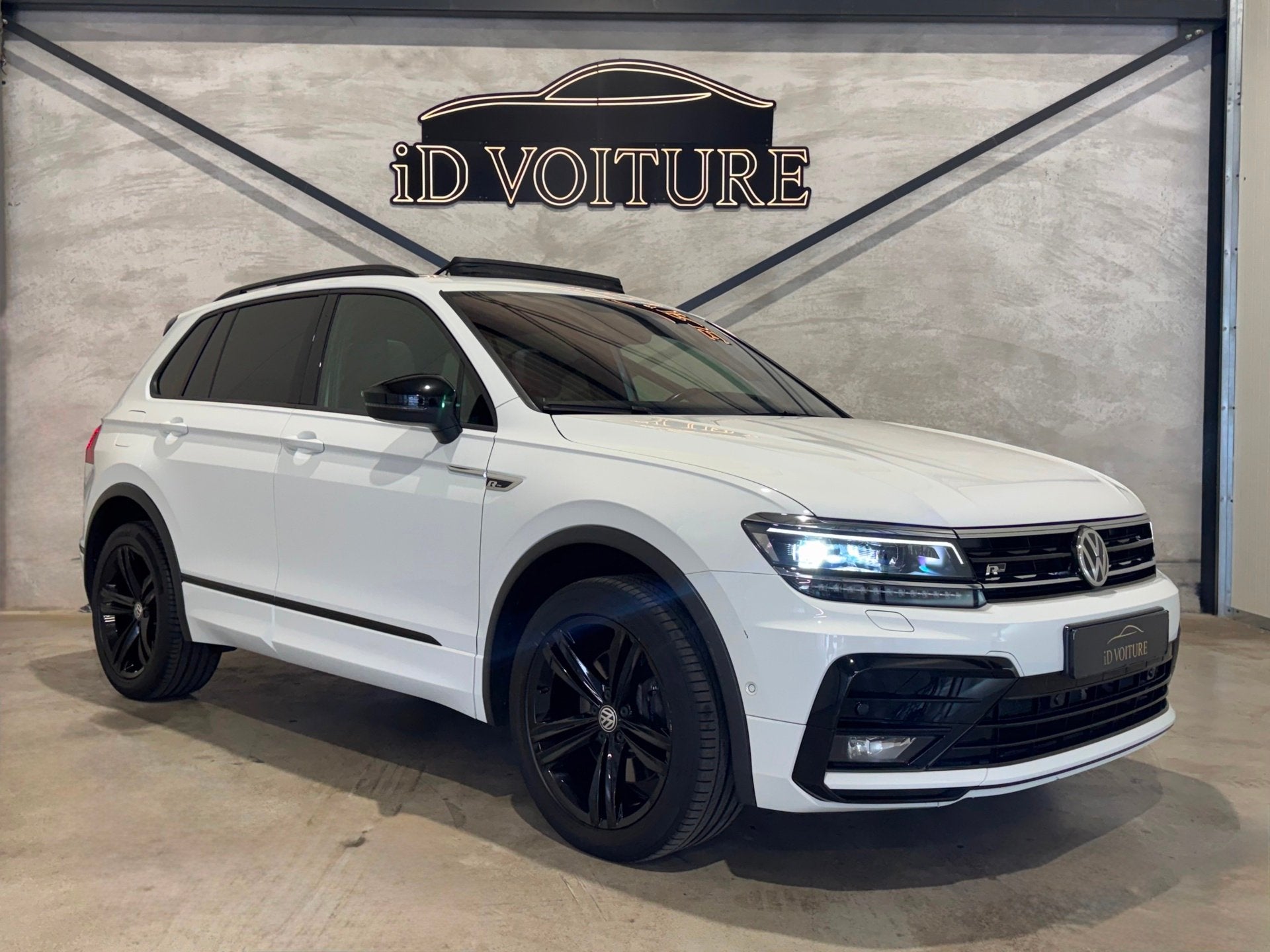 Volkswagen Tiguan 2.0 TSI 4Motion Highline R-Line 4 motion 1, Zwart, 1984 cc, Automatische klimaatregeling, Wit
