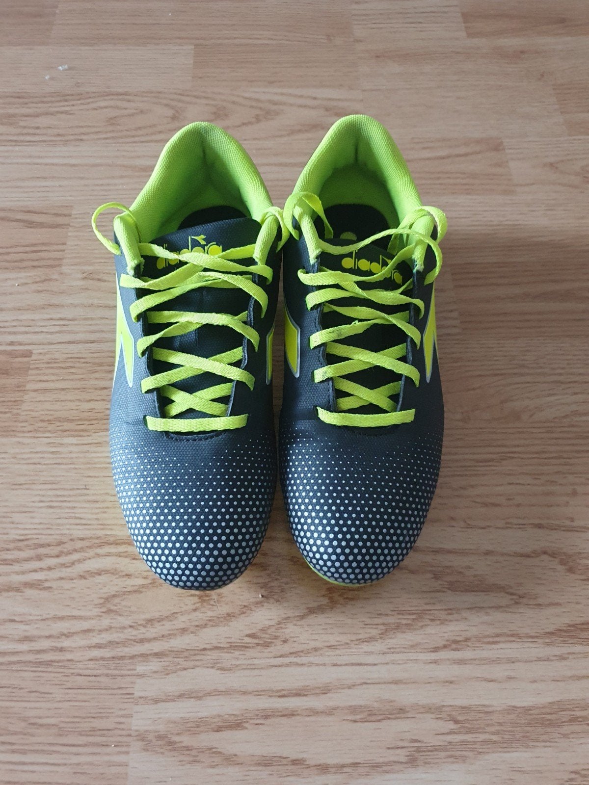 Diadora voetbalschoenen maat 40,5. Weinig gedragen, Ophalen of Verzenden, Gebruikt, Schoenen