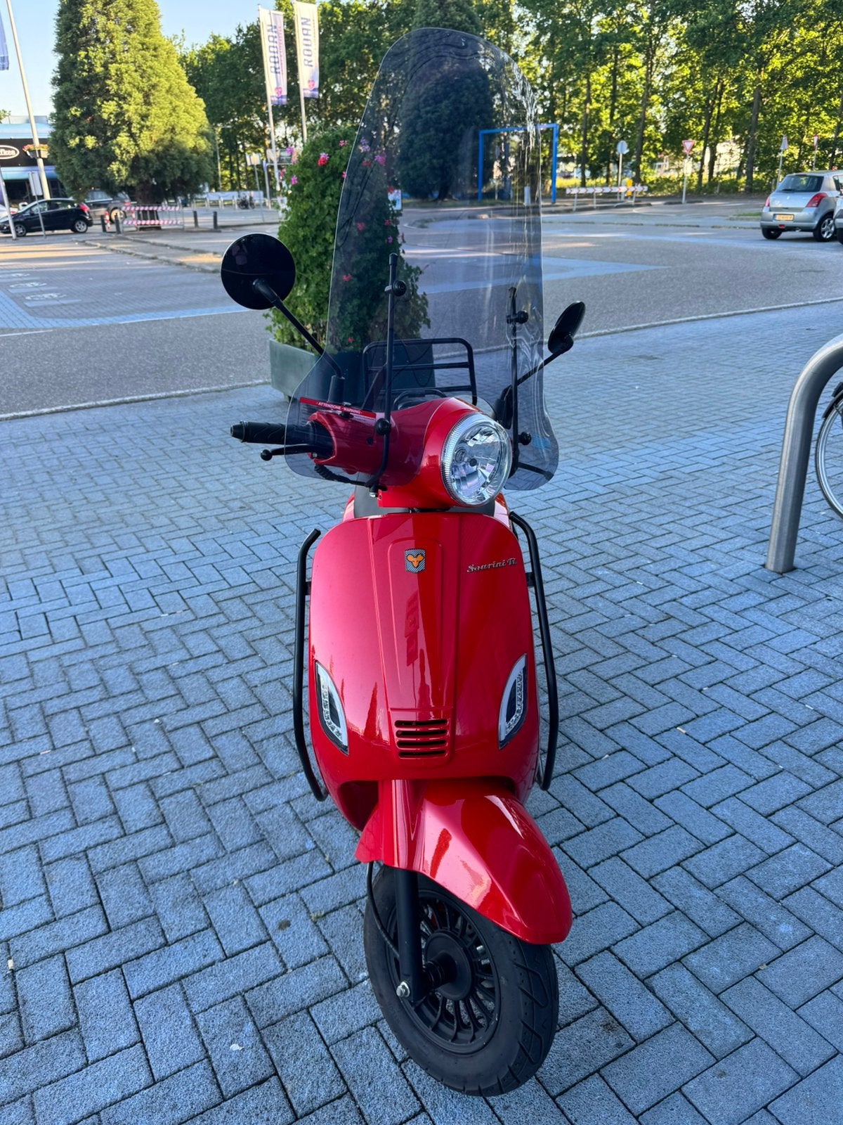 Vespa 🛵 Look-A-Like Scooter ☀️ 😎 La Souri Sourini R 🍹, Fietsen en Brommers, Snorfietsen en Snorscooters, Ophalen, Piaggio, Zo goed als nieuw