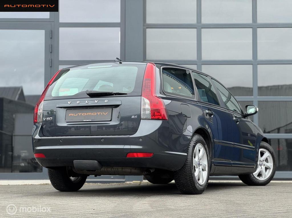 Volvo V50 2.4 Momentum TREKHAAK / NAP / AUTOMAAT, Auto's, Volvo, Gebruikt, 1367 kg, 700 kg, Parkeersensor