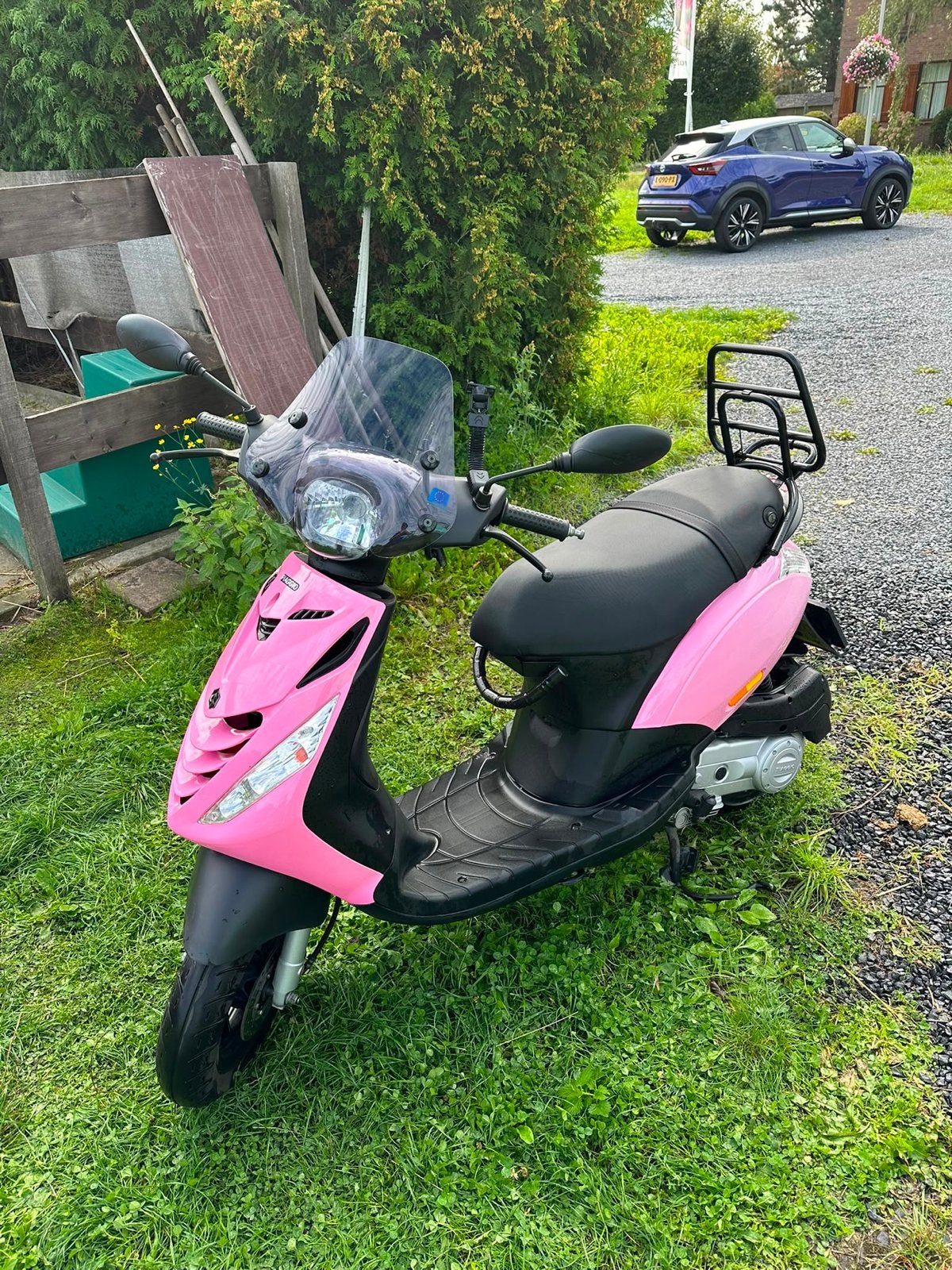 Foto 2 van Piaggio Zip 50 4T Bromscooter - 2020 - Nette staat