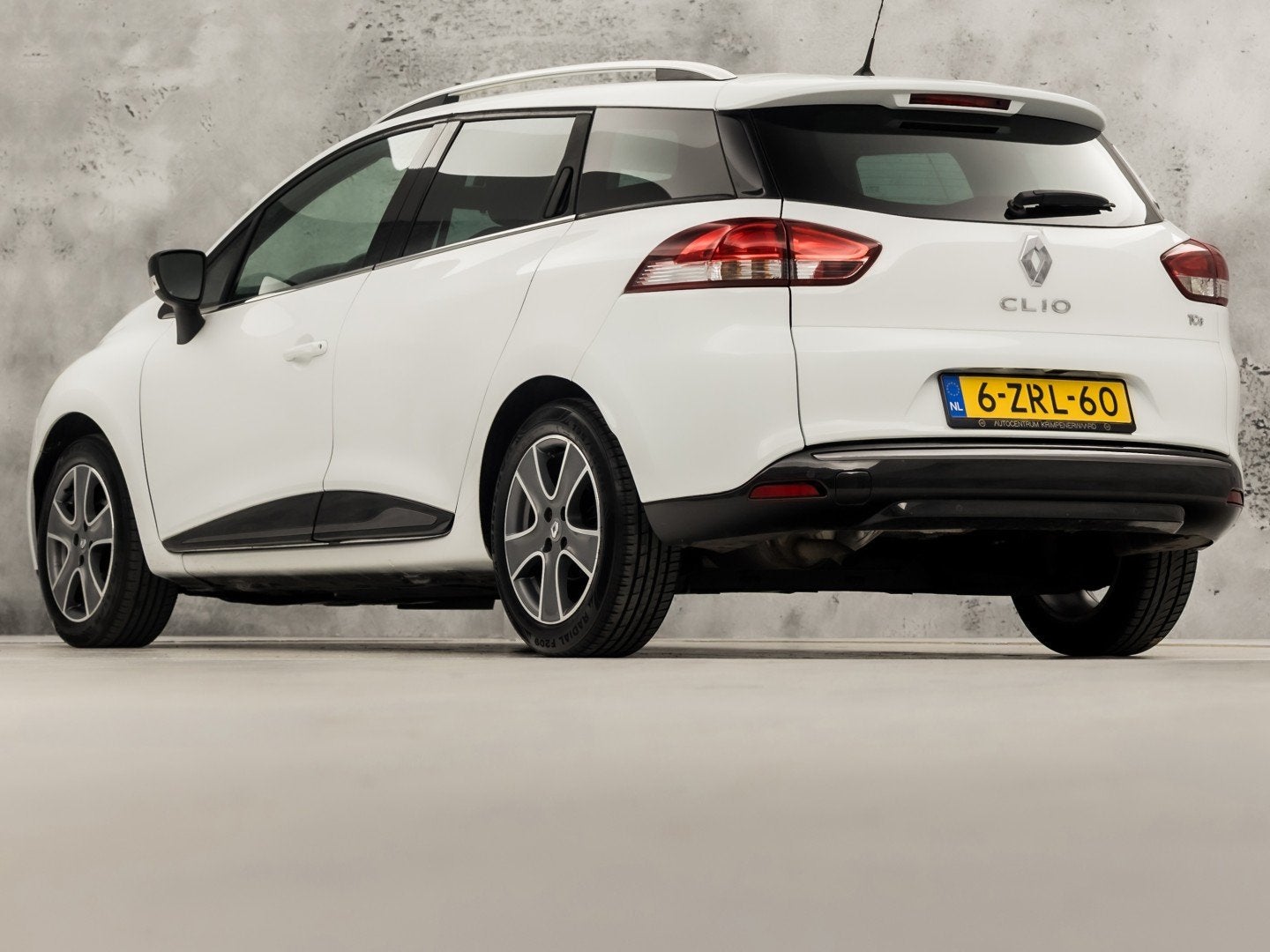 Renault Clio Estate 0.9 TCe Dynamic Sport (NAVIGATIE, CRUISE, Auto's, Renault, Voorwielaandrijving, Stof, Zwart, Wit