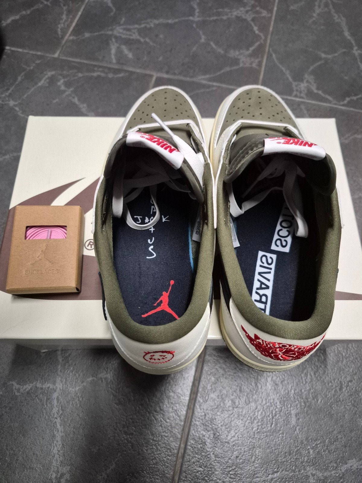 Nieuwe nike air jordan TRAVIS SCOTT schoenen, maat 40,5!, Overige kleuren, Nieuw, Ophalen of Verzenden, Sneakers of Gympen