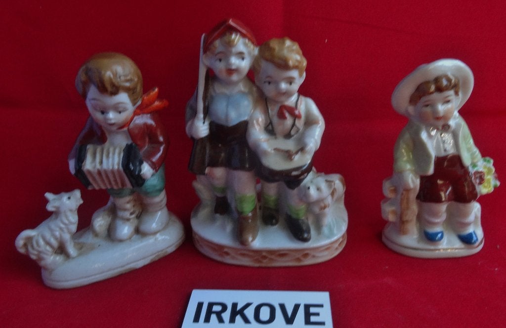 8 OUDE KLEINE BEELDJES * PORSELEIN * Divers *, Verzenden