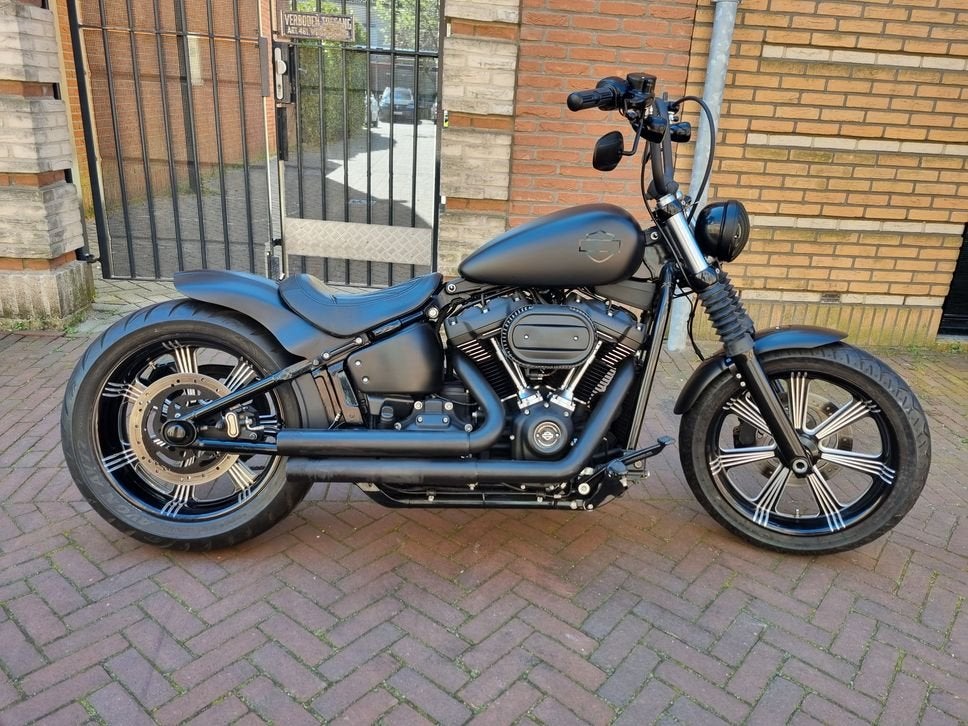 HARLEY-DAVIDSON STREET BOB M8 Geheel verbouwd! (bj 2018), Motoren, Motoren | Harley-Davidson, 2 cilinders, 1690 cc, HARLEY-DAVIDSON