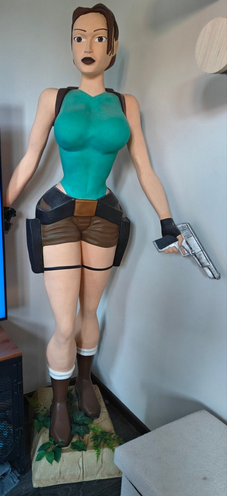 life size Lara Croft Tomb Raider statue repaint (zie foto's), Ophalen