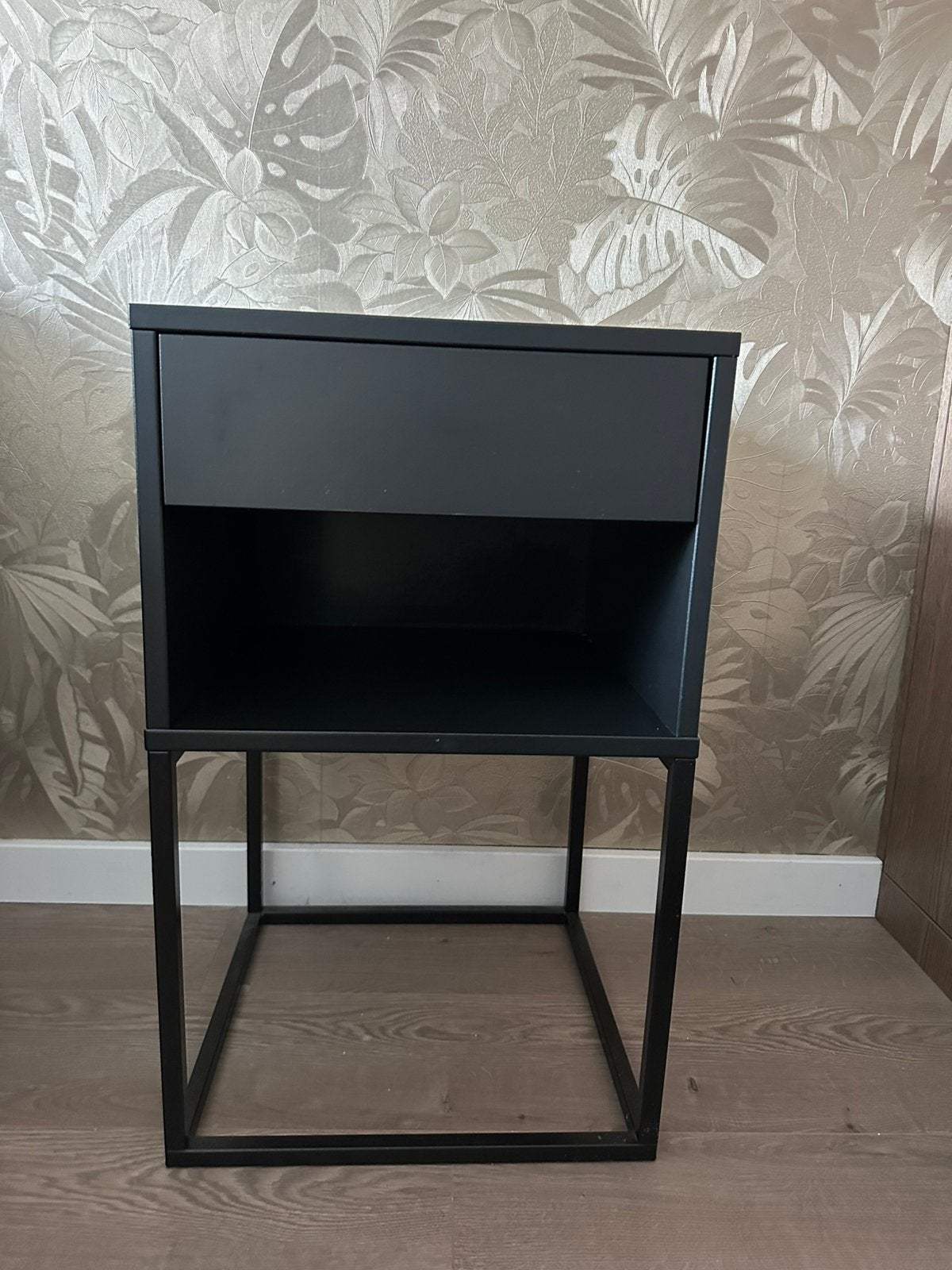 Twee nachtkastjes Vikhammer Ikea, Ophalen, Zo goed als nieuw, Minder dan 45 cm