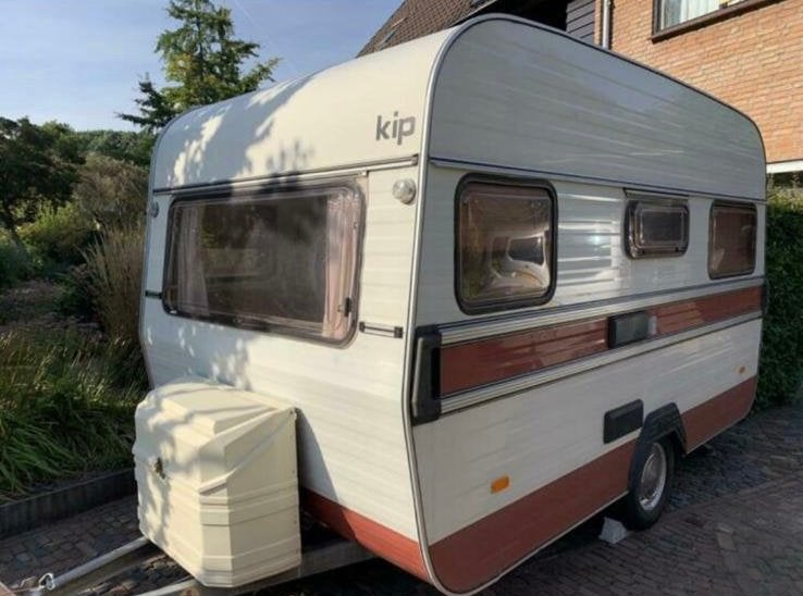 Kip K-390 uit 1980, Vast bed, Rondzit, Kip, Particulier