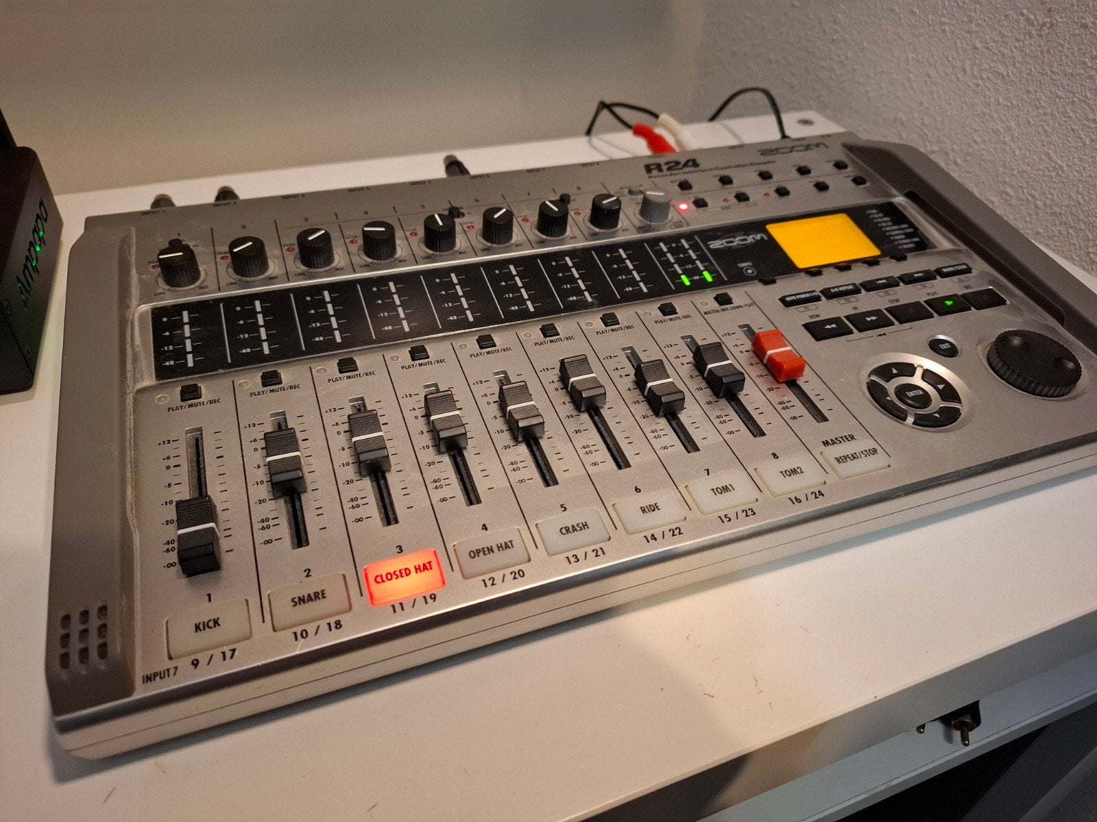 Zoom R24 Recorder/Interface/Controller/Sampler, Ophalen of Verzenden, Zo goed als nieuw, 20 kanalen of meer, Microfooningang