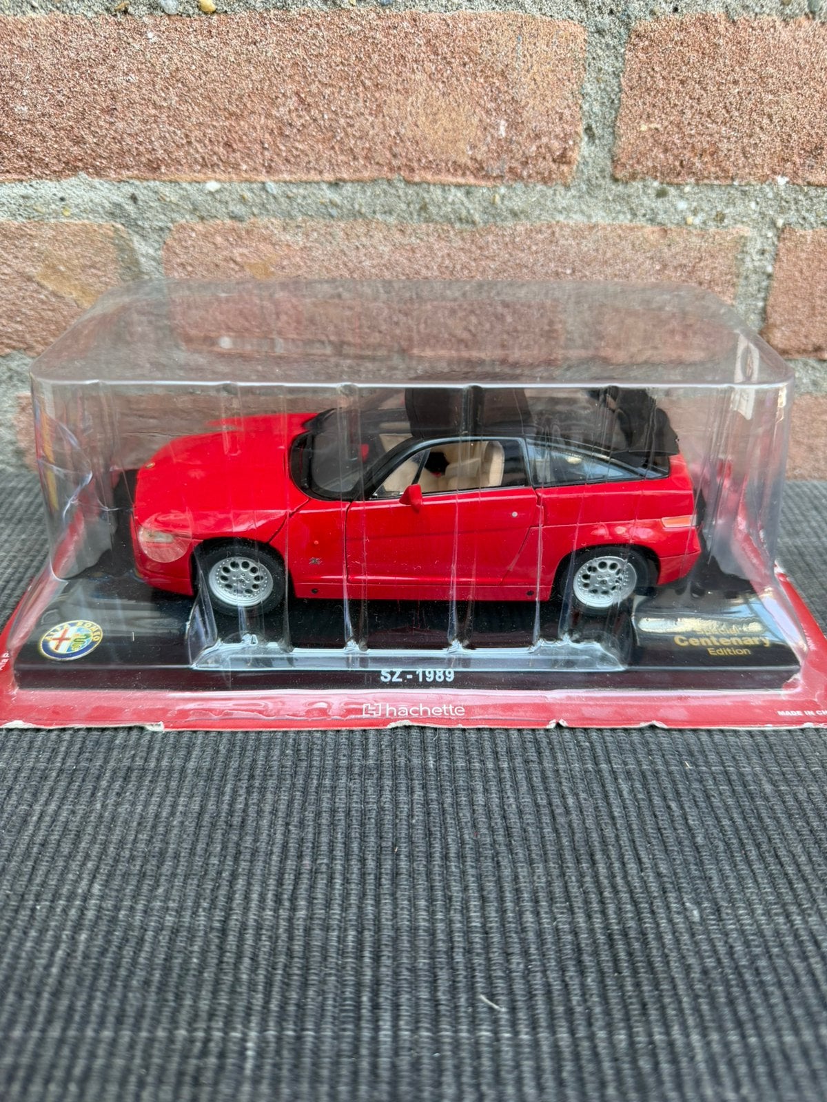 1:24 Alfa Romeo SZ ………… 35,-, Ophalen of Verzenden, Zo goed als nieuw, Overige merken