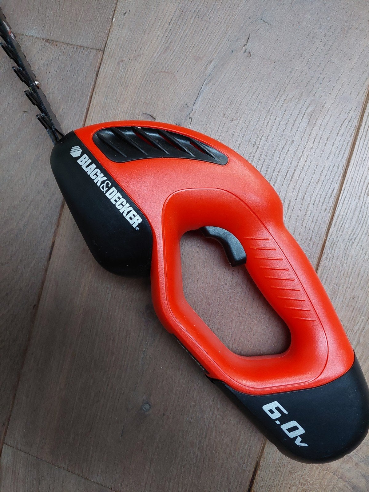 Black & Decker GS721 6V Accu Heggenschaar met oplader, Ophalen, Zo goed als nieuw, Accu, Black & Decker
