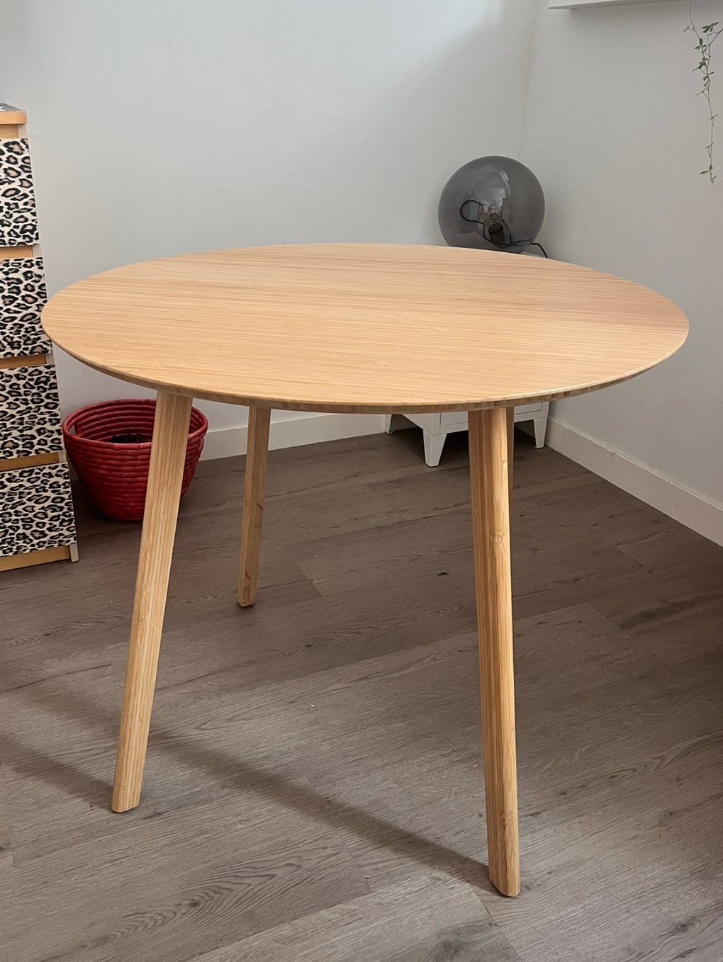 Ronde LISABO IKEA tafel, Huis en Inrichting, Tafels | Eettafels, Ophalen, 100 tot 150 cm, Rond, Zo goed als nieuw